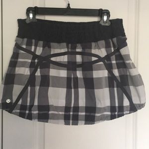 Lululemon Plaid Gray/White Skirt Size 10